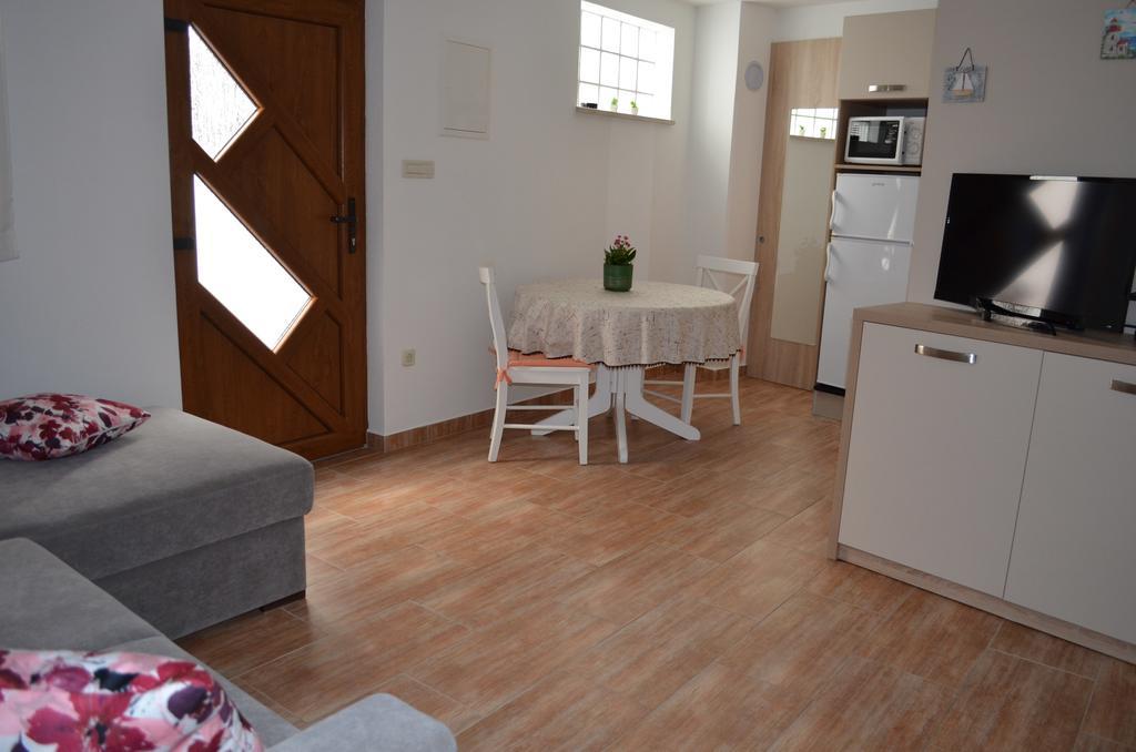 Apartments Lora Baska  Room photo